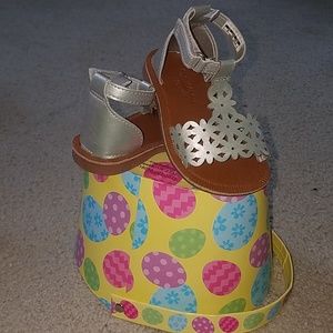 Oshkosh Winnie Girls Metallic Flower T-strap Sanda